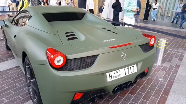 Army-color Ferrari at Dubai Mall 20.11.2016 смотреть онлайн