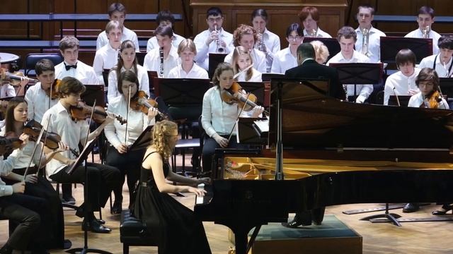 Владимир Рыжаев/«В Большой зал консерватории каждый раз я вхожу как в храм…» смотреть онлайн