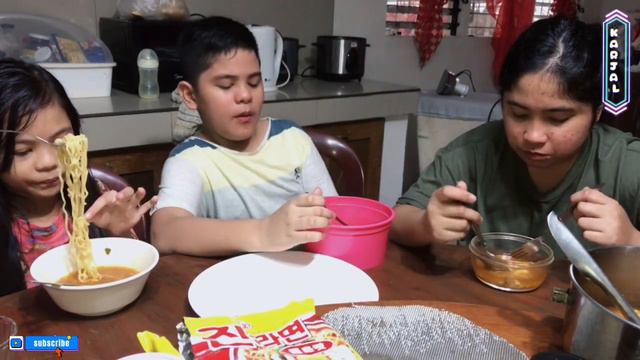 JIN RAMEN (SPICY) CHALLENGE with Shon and Yang 🥵 смотреть онлайн