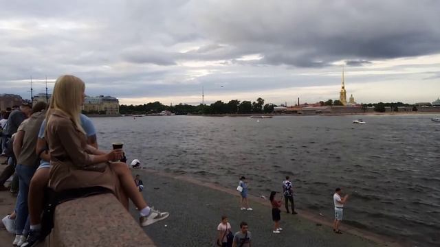 Уличный музыкант. Стрелка Васильевского острова смотреть онлайн