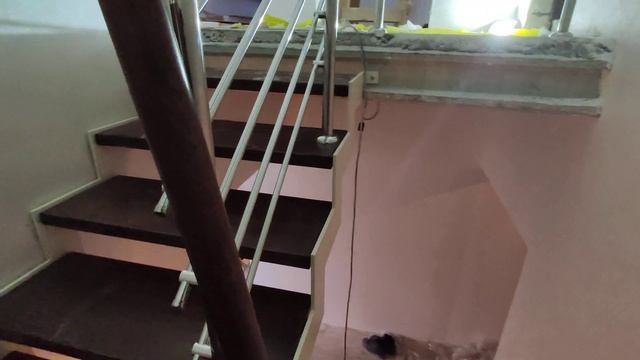 Лестница на двух лазерных ломаных косоурах с нержавеющим ограждением (перилами) в Воронеже. смотреть онлайн