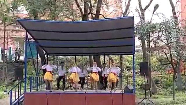 Ансамбль танца "Радуга", г. Большой Камень. Верховинка. смотреть онлайн