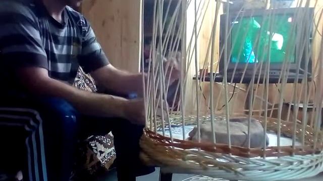 Лежанка или домик для собачки или кошке из лозы смотреть онлайн