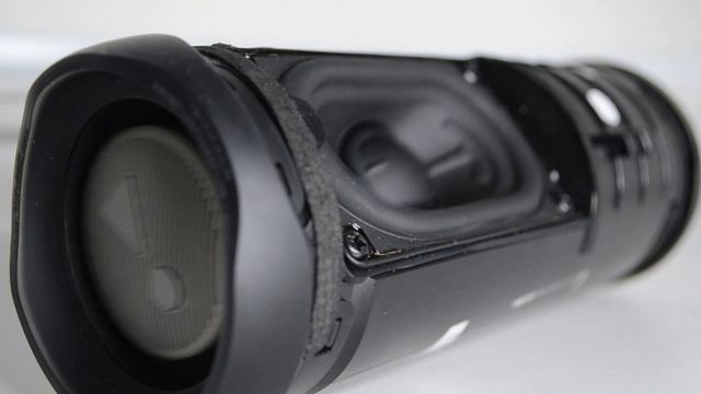 Колонка JBL FLIP 5 LFM 60% Bass Test РЕАКЦИЯ НА ПЕСНИ M5 смотреть онлайн