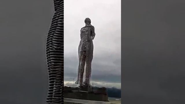 Любовь. Монумент в Батуми. смотреть онлайн