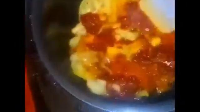 Готовит в мультиварке