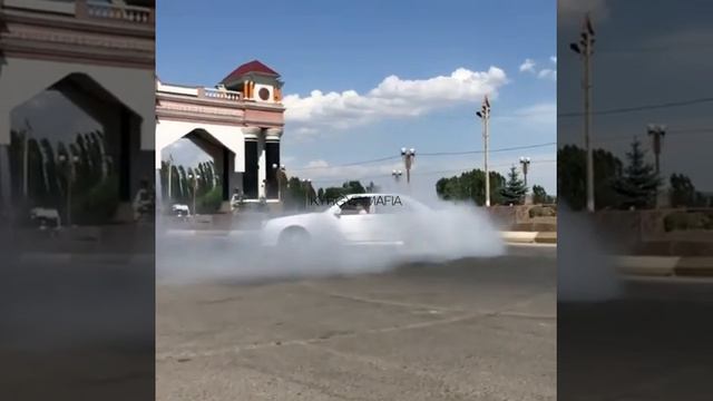 ДРИФТ? ??MERCEDES-BENZ?? w210 5.5 ///A.M.G смотреть онлайн