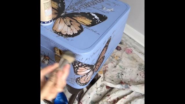 How To Upcycle A Suitcase Into A Table смотреть онлайн