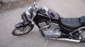 Мощный V-Twin Suzuki Intruder VS1400. Едет на все деньги.