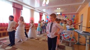 "До свидания, родные, хорошие..."общий танец на выпускной в детском саду