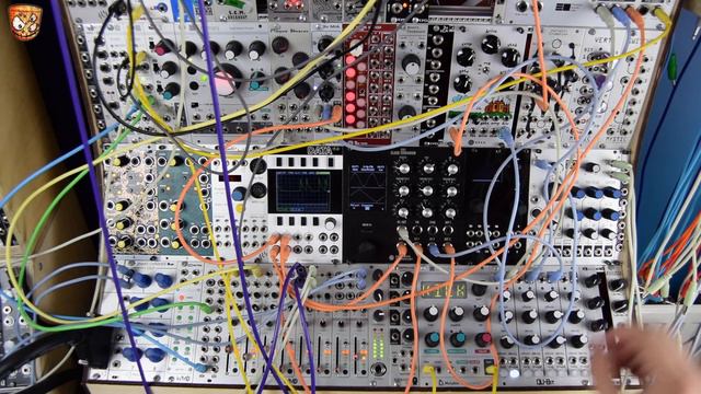 Synthesis Technology - E352 2 Op FM Acid Electro Jam смотреть онлайн