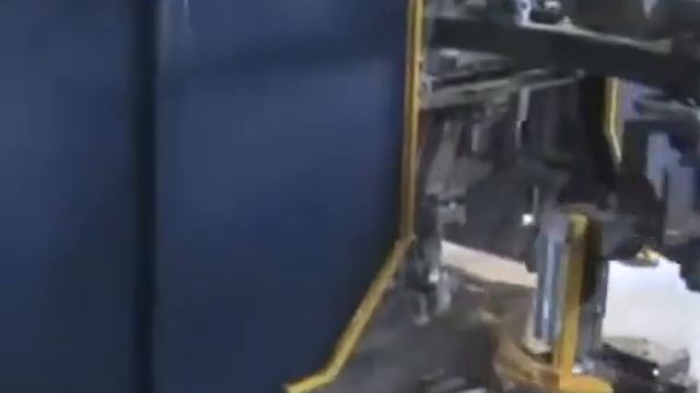 Горизонтальный ленточнопильный станок ZHL 120 смотреть онлайн