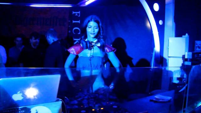 Micaela Schäfer "La Mica" LIVEim DiZu Sonneberg смотреть онлайн