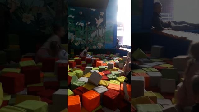 ТЦ Метрополис, детская площадка смотреть онлайн