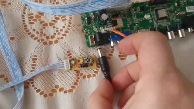 ТВ из матрицы старого ноутбука. Контроллер V59 | How to transform old LCD matrix into a new TV set смотреть онлайн