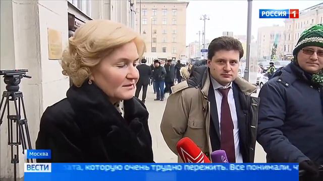 Прoститься с Дмитpием Хвоpостовcким пришли тыcячи поkлонников и друзей . смотреть онлайн