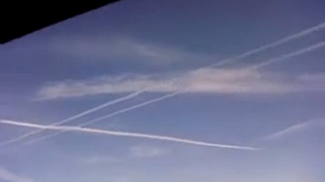 CHAIMTRAILS. BRUTAL DESPLIEGUE DE NAVES FUMIGANDO LOS CIELOS DE MADRID.6-2-11.Isabel de la Fuente. смотреть онлайн