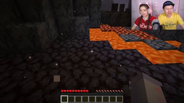 Троллинг Девушка НУБ в АДУ! ДАЮ ДЕНЬГИ за ВЫЖИВАНИЕ! троллинг ловушка в Майнкрафт ? Elfinka PLAY! смотреть онлайн