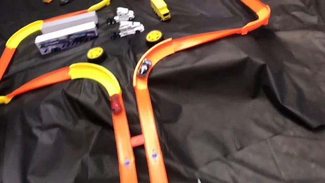 Hot Wheels ID HKS Nissan Skyline GT-R [BNR34] VS Honda Civic type R diecast race смотреть онлайн