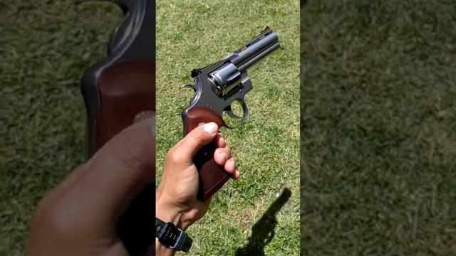 Colt Python .357 Magnum смотреть онлайн