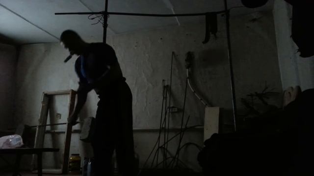 Реднейл согнул вниз головой на турнике смотреть онлайн
