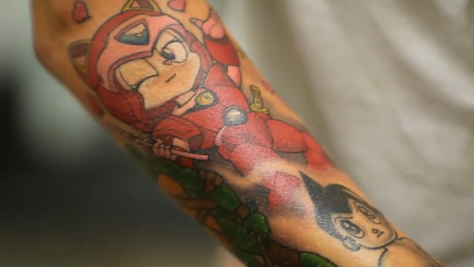 Руби Роус (Ruby Rose) набивает котика самурая смотреть онлайн