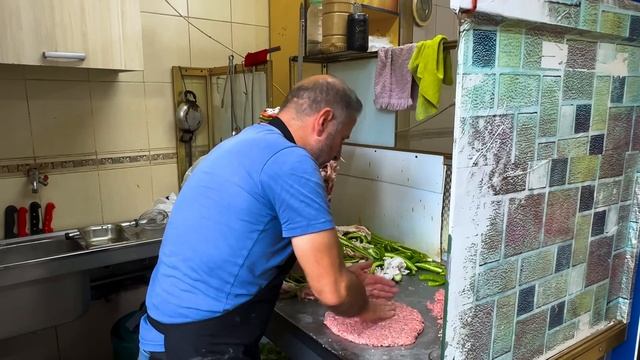 This Is The Most Famous Doner In All Of Istanbul! All Tourists Come Here!