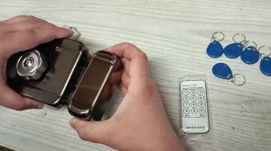 Электромеханический моторизированный замок, с уже прописанными брелоками Em-Marine для прохода.