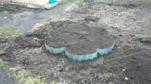 Клумба для цветов из остатков профлиста