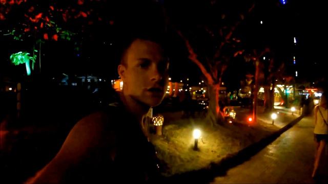 Переезд в Нячанг: Пляж, Отель, Пляжный Кинотеатр, Фабрика Шелка. Путеводитель по Вьетнаму. День 11. смотреть онлайн