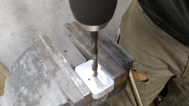 НЕ ВЗДУМАЙ выбрасывать сломанный метчик!КЛАССНАЯ и ПРОСТАЯ самоделка своими руками! смотреть онлайн