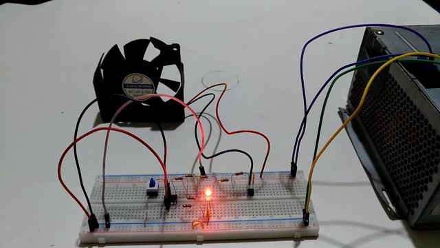 Usando o PIC10F202 e um transistor para controlar um cooler de 12v смотреть онлайн