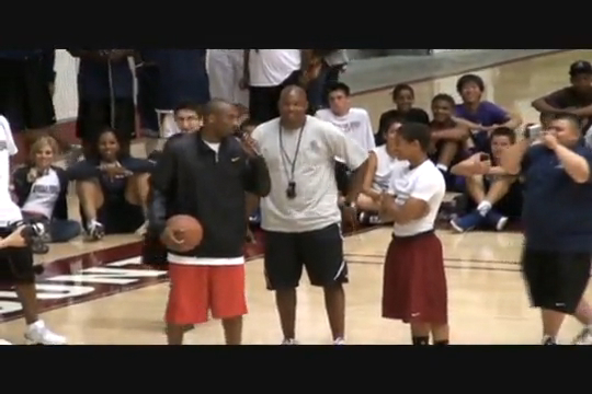 Kobe Bryant vs. 14 Year Old Camper (Kobe Basketball Academy 2009) смотреть онлайн
