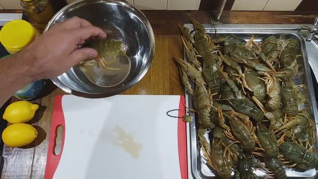 Секрет чистки сырых раков. Просто и быстро. Чистый рак. смотреть онлайн