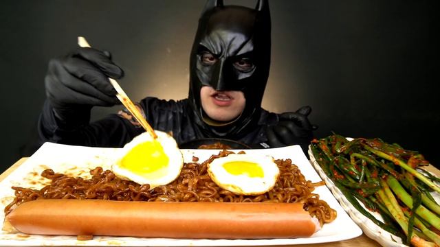 ASMR 직접만든 짜파게티 통 소시지 파김치 먹방 (ft.달걀후라이) MUKBANG Black bean noodle & sausage Eating show смотреть онлайн