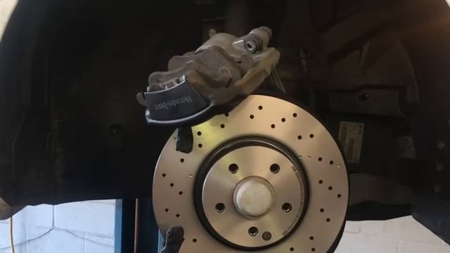 How To Replace The Front Brake Pads, Rotors, And Pad Wear Sensor On A 2010-2016 Mercedes E350 W212 смотреть онлайн
