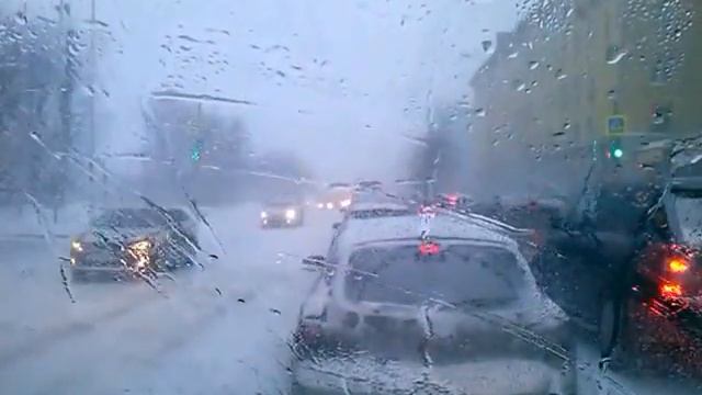 17.03.16 Мурманск встал в пробке. Улица Шмидта. Ураган смотреть онлайн