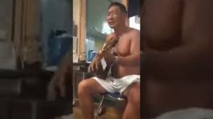 Казах зажигает на гитаре! Мужик нереально спел свою авторскую песню! Песня на ги