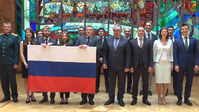 Посольство России в Испании приняло участие в акции "Российский флаг" смотреть онлайн