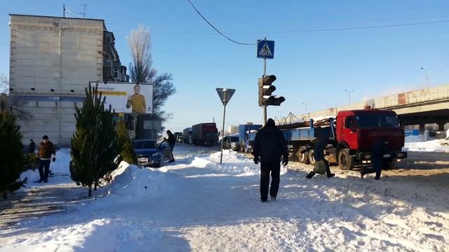 Транспортный коллапс в Волгограде на Самарском 13.12.2013 в 10.58 смотреть онлайн