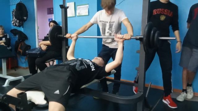 мой брат на соревнованиях первый раз и я тоже 3 место получил а брат 1 место смотреть онлайн