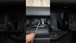 Быстрый ремонт бардачка Toyota Corolla 2014