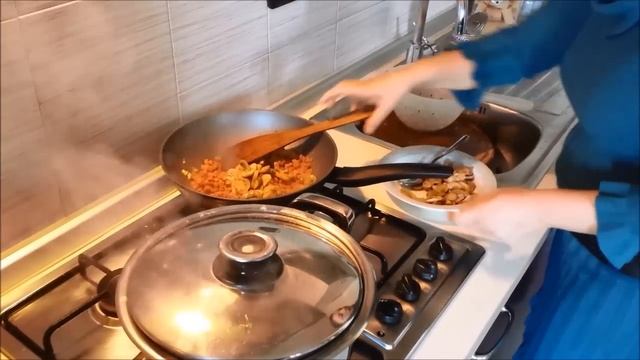 Paccheri con ricotta, funghi e salsiccia - Le video ricette di Lara смотреть онлайн
