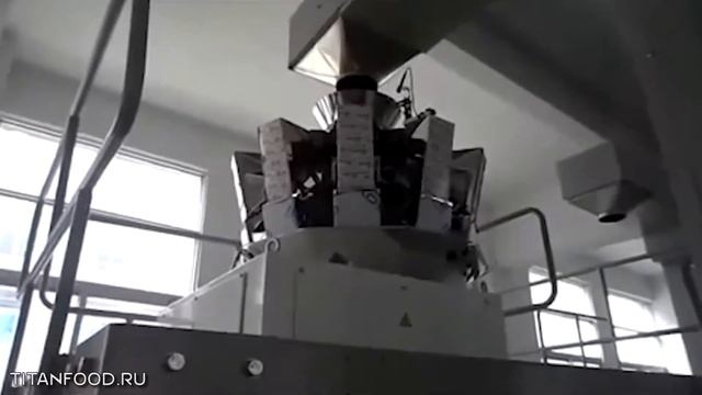 Осуществление процесса фасовки и упаковки продуктов при помощи Titan CBW EA смотреть онлайн