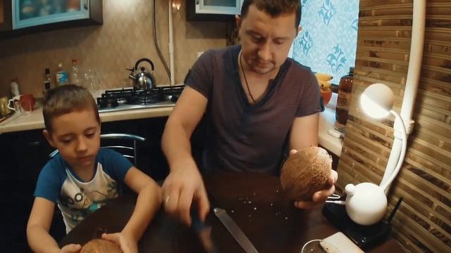 Как почистить кокос своими руками! смотреть онлайн