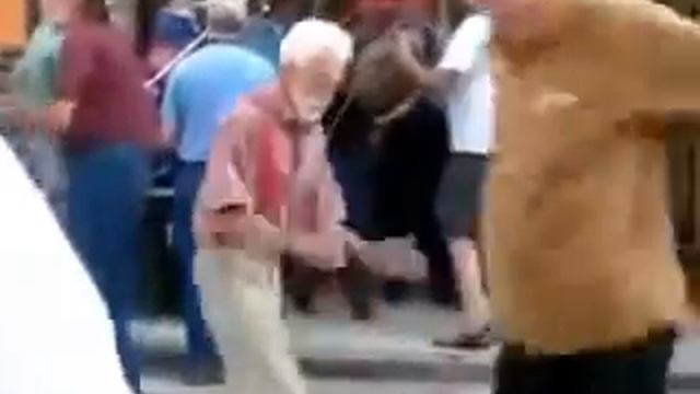 Главное ребята сердцем не стареть! Oldman Techno Dance смотреть онлайн