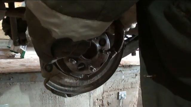 Замена тормозных колодок ручника на Lifan X60