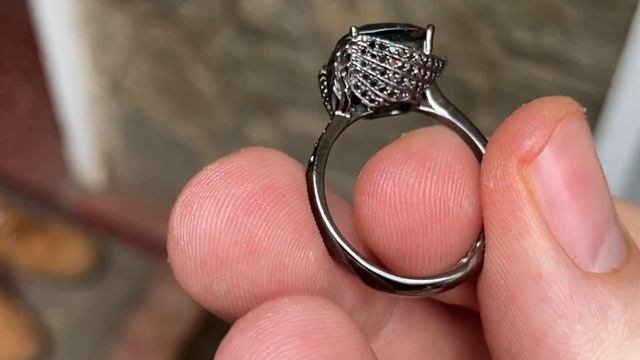 Кольцо «Крылья ворона» с полихромным сапфиром и чёрными бриллиантами смотреть онлайн