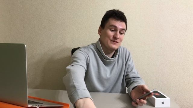 маленький iPhone SE в мире больших экранов смотреть онлайн