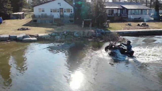 SUNK!!! THE HONDA FOURTRAX 300 WONT DIE!!! WATERWHEELIES HONDA RUBICON 500 ON 31s